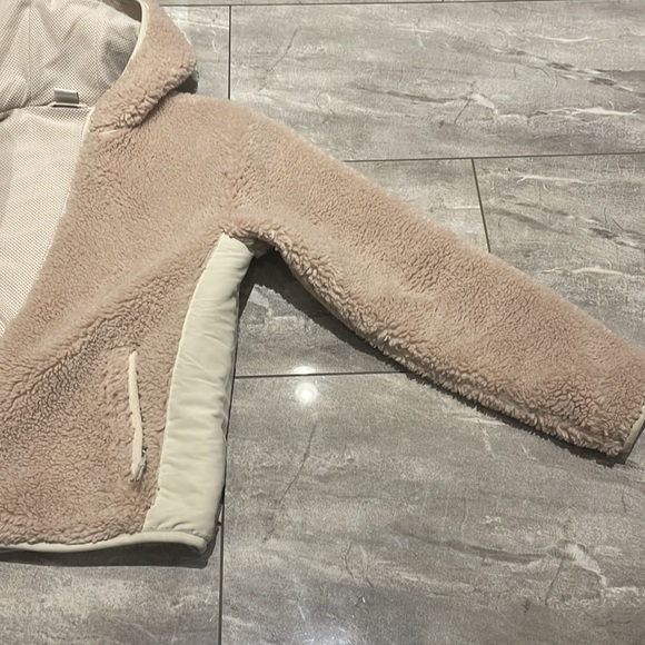 Size xs tna Sherpa hooded jacket. Lined for extra warmth . Never really worn. - Picture 3 of 7